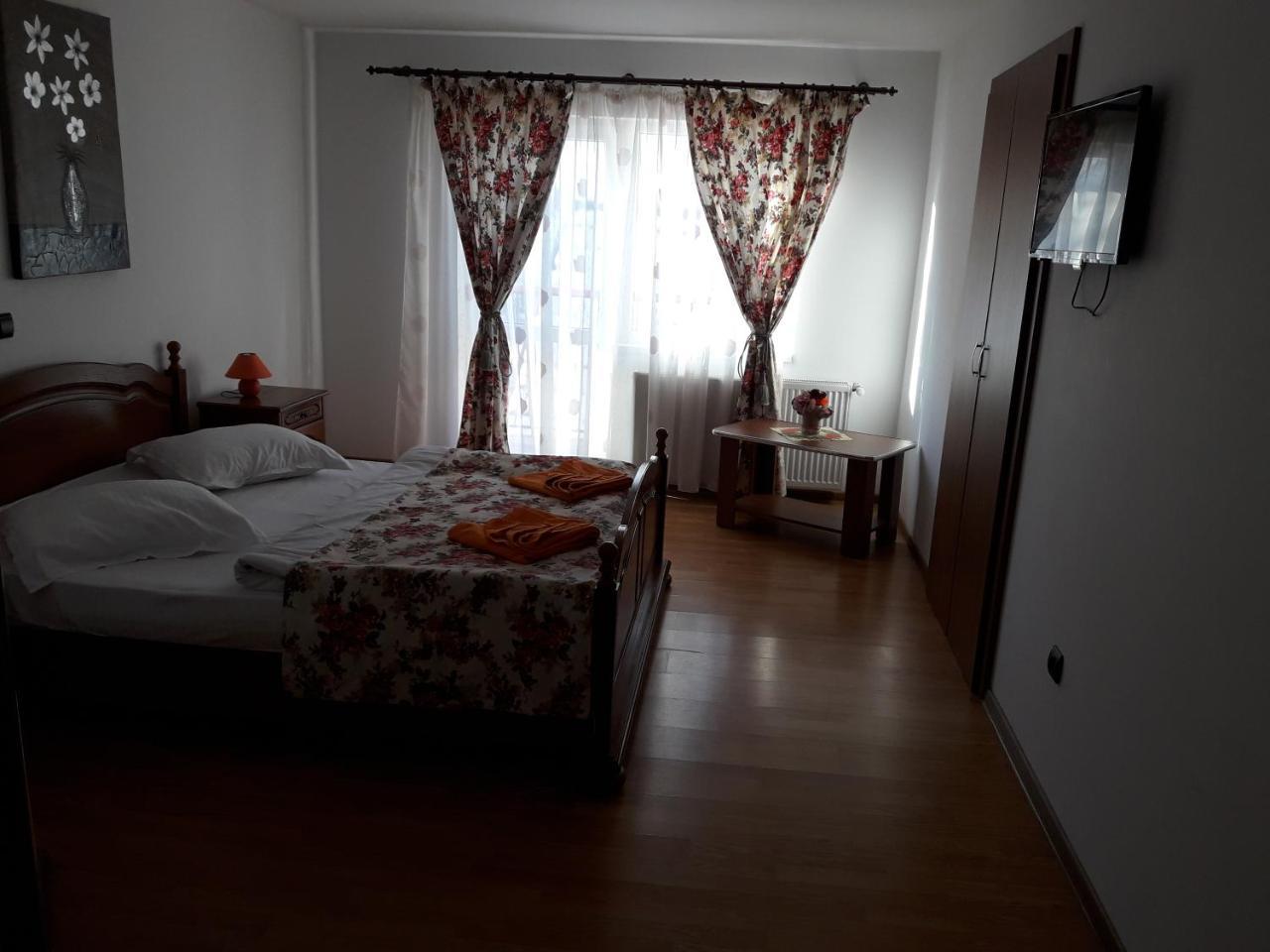 Pensiunea Kyfana Zărneşti エクステリア 写真